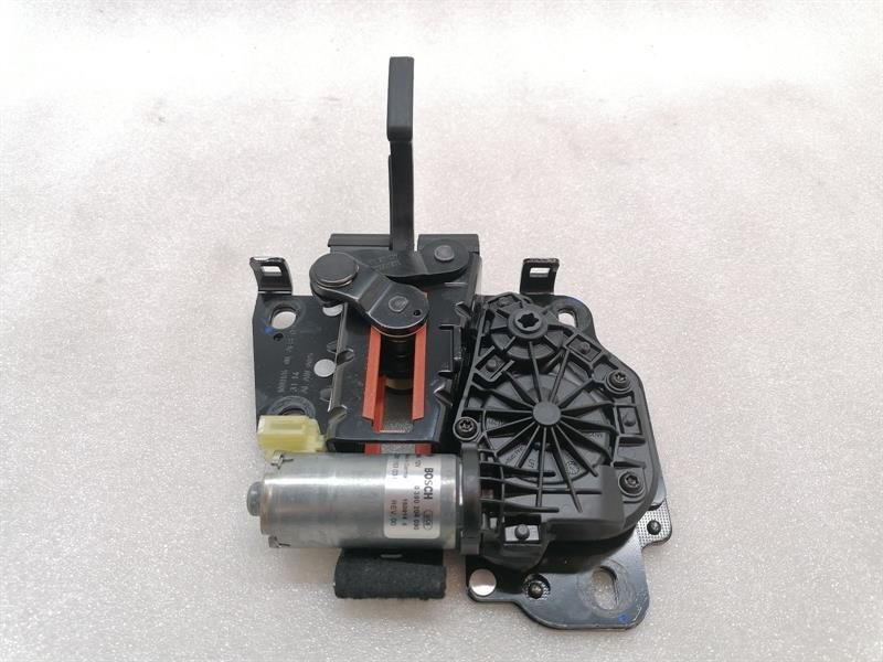 Porsche 911 991 99156111700 convertible top lock soft top lock roof lock catch