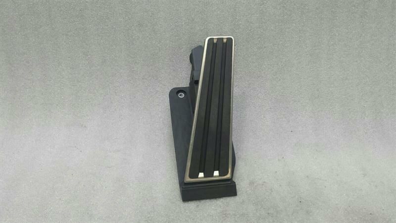 Porsche Boxster 981 accelerator pedal (electrical) 97042302101 accelerator pedal