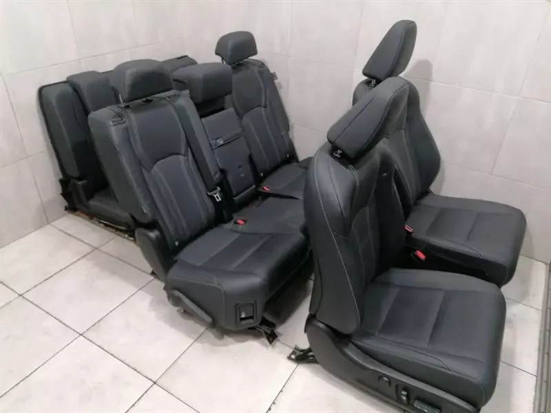 XUS RX RX450h AL20 Seats 7 Seater 3 Row 7x Seats Leather Black COOLED INTERIOR