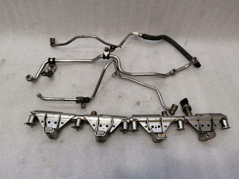 Porsche 911 991 Fuel Rail 9A111085903 Injection Strip Pipe Distributor