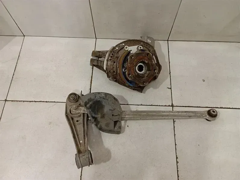 Porsche Cayman 981 Left Rear Hub 98133115707 Wheel Bearing Case Rear Left