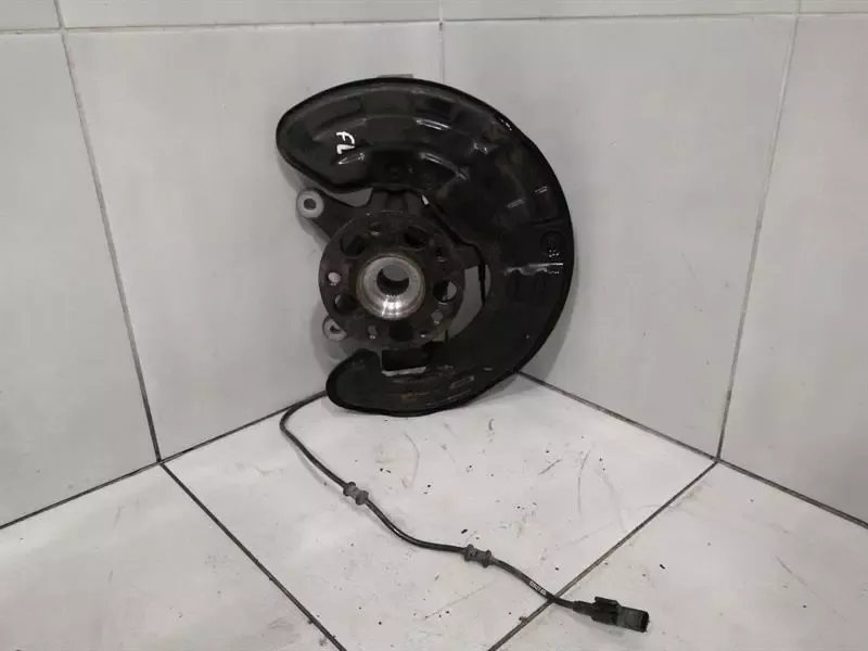 Mercedes CLA45 AMG W117 Left Front Hub A1763320500 Wheel Bearing Housing Front Left