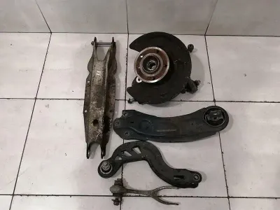 Mercedes A klase W176 A45 AMG RRH Rumba A1763500600 riteņa rumbas gultņa korpuss aizmugurē pa labi