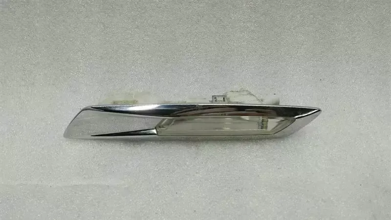BMW X1 F48 Right Sidelight 7199634 Right Indicator