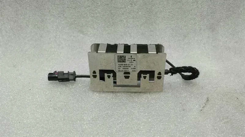 Mercedes A Class W176 Aerial / Antenna A2469050101 Antenna Amplifier