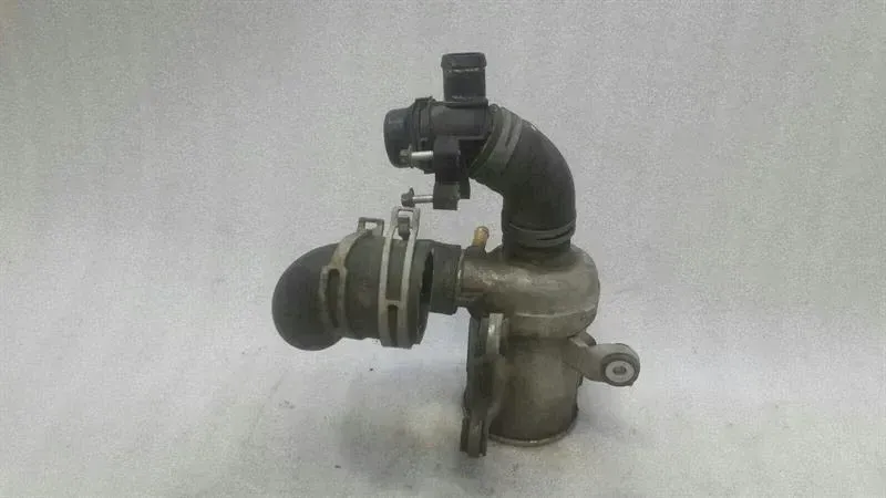 Mercedes C Class W205 Water Pump A2742000207 Water Pump M274