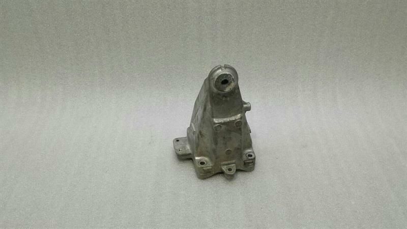 Mercedes C Class W205 Engine Mount Right A2742231004 Engine Mount Right M274