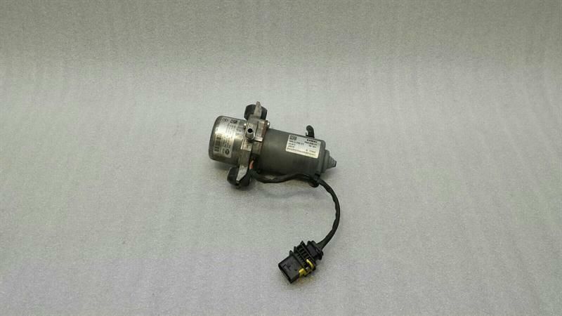 Mercedes C Class W205 Vacuum Pump A0004303832 Brake Vacuum Pump