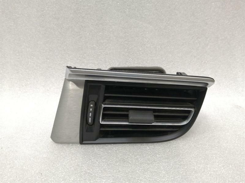 Porsche Macan 95b Right Air Vent 95B819702H RHD RIGHT HANDLEBAR