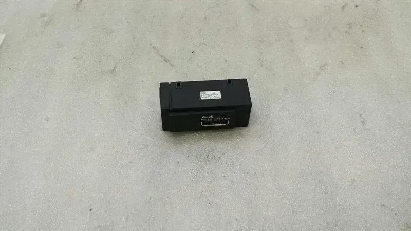 Audi S3 8V 8V0035736 ECU bush MMI multimedia interface