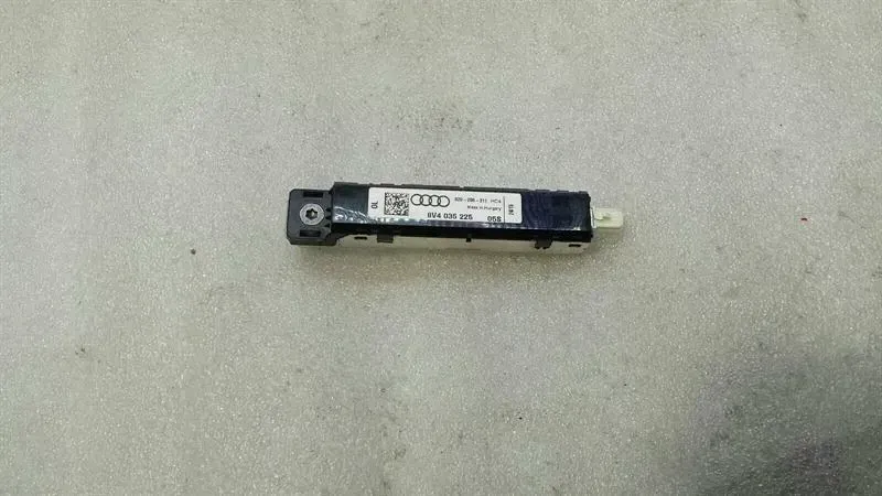 Audi S3 8V A3 Aerial / Antenna 8V4035225 Antenna Amplifier