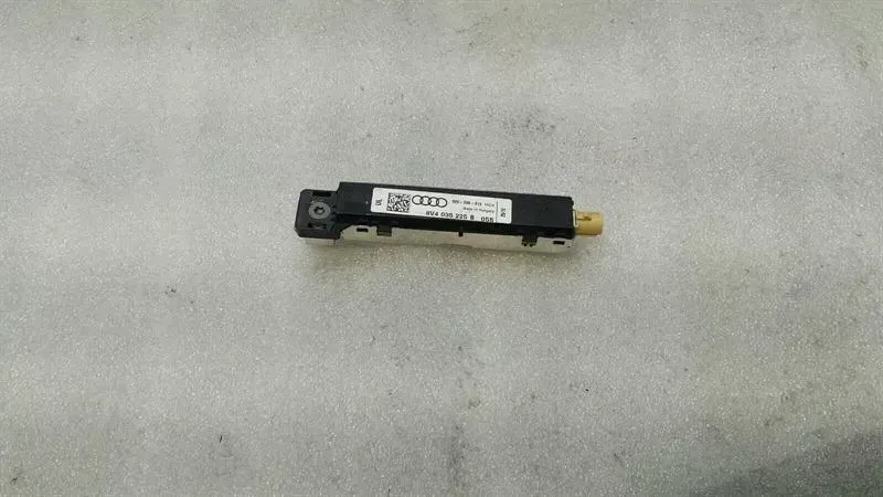 Audi S3 8V A3 Aerial / Antenna 8V4035225B Antenna Amplifier