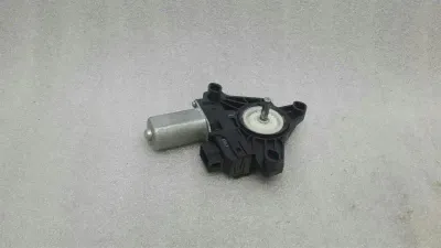 Moteur de lève-vitre de porte gauche pour Mercedes Classe A W176 X156 A2469063100