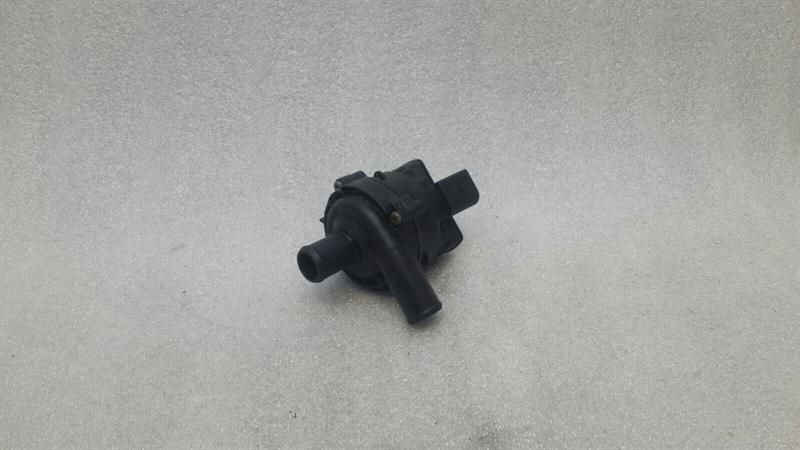 Mercedes E Class W213 Additional Cooling Pump A2118350364 Coolant Pump OM654