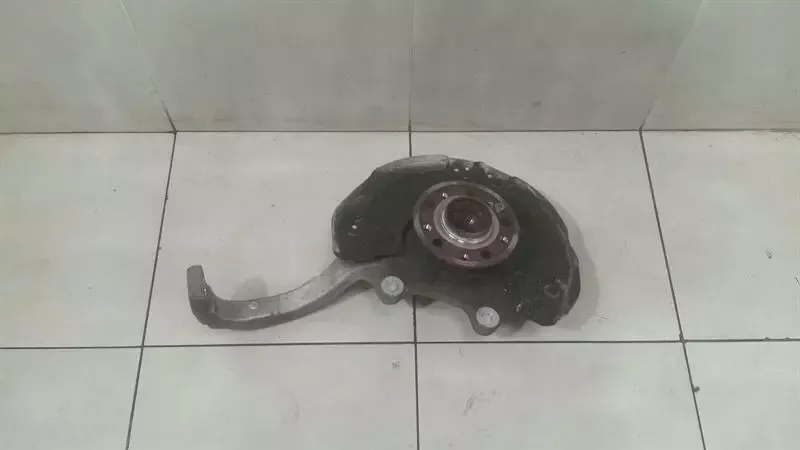 Mercedes E Class W213 Right Front Hub A2133324800 Wheel Bearing Housing Front RE