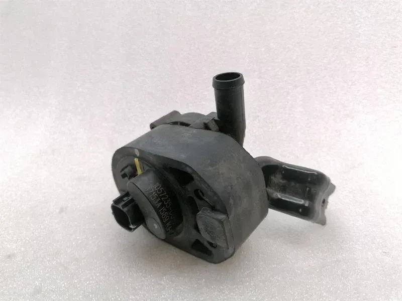 Tesla Model S 75 Additional Cooling Pump 1057235-00-F Coolant Pump Pump
