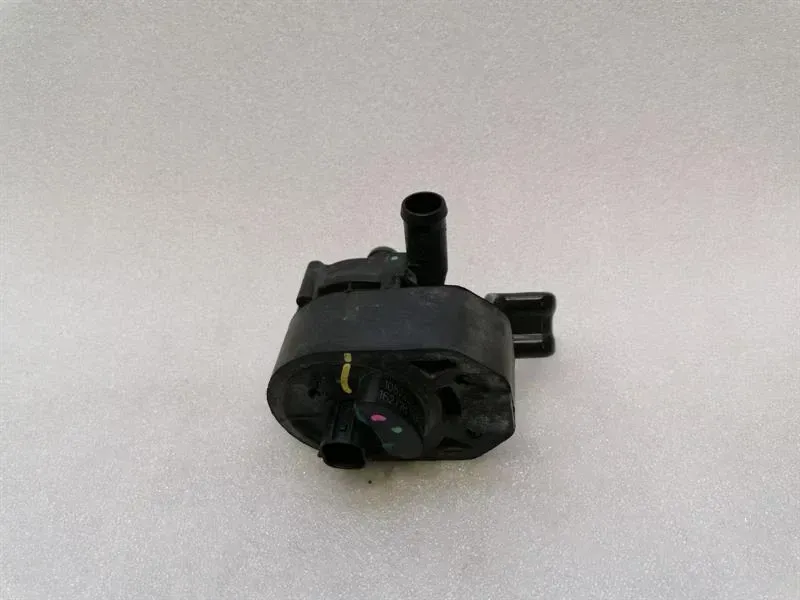 Tesla Model S 75 Additional Cooling Pump 1057235-00-F Coolant Pump Pump
