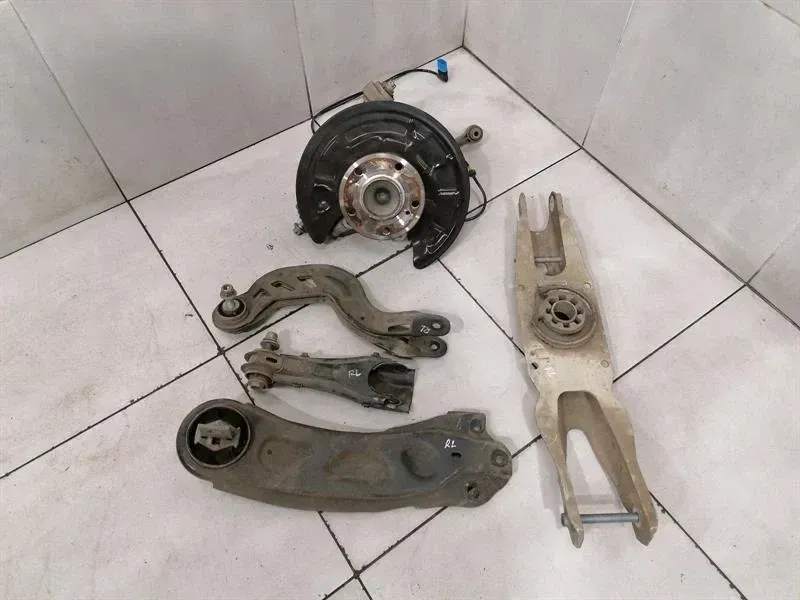 Mercedes CLA W117 C117 Left Rear Hub SET A2463503541 wheel bearing housing rear Li