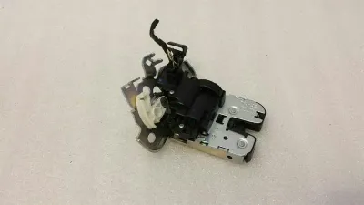 Audi A3 8V facelift bagagerumslås 4H0827505A bakluckalås