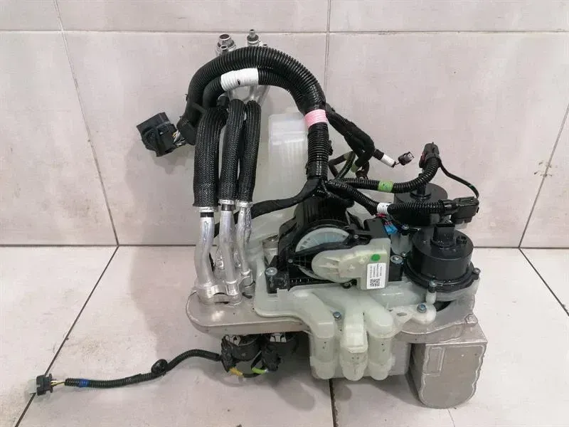 TESLA MODEL 3 LONG RANGE 1523007-00-E SUPERMANIFOLD Coolant Assembly behälter