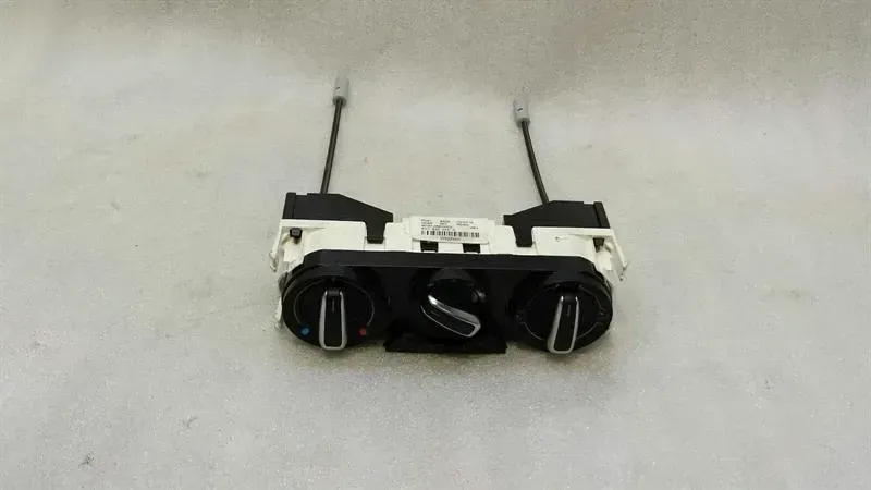 Audi A1 8X Auto Climate Control 8X0820045A Climate Control Panel