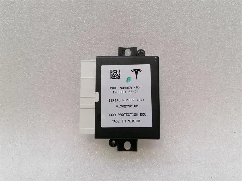 Tesla Model X 75D Electronic module 1055891-00-D ECU