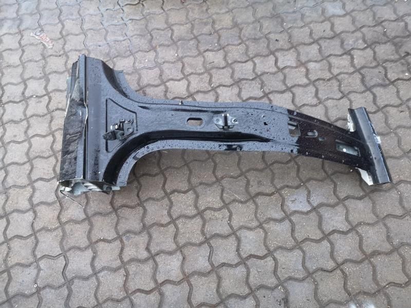 TESLA MODEL 3 LONG RANGE 1080019-S0-P SIDE TRIM SIDE PANEL