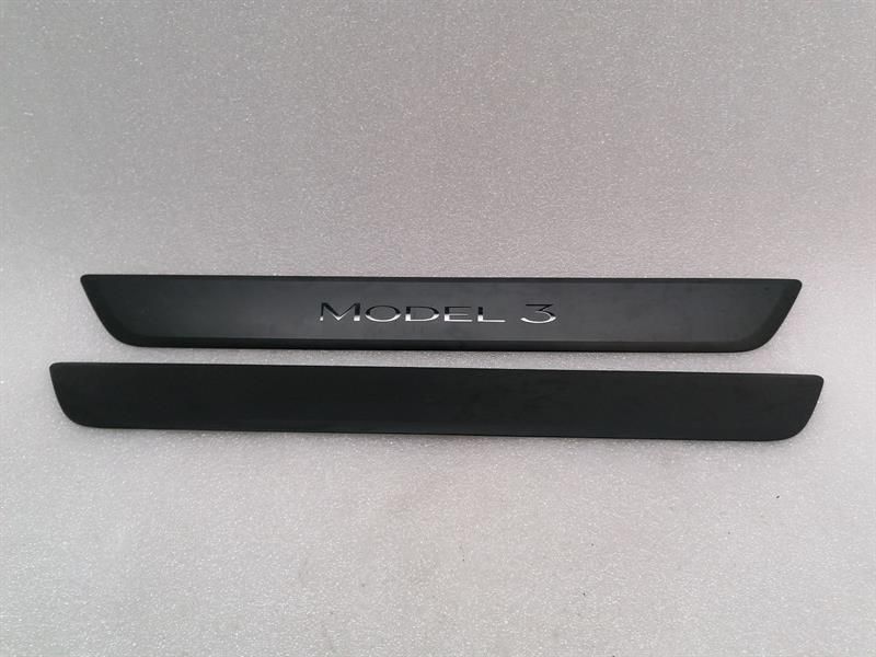Tesla Model 3 Long Range Front Door Sill Set 1504763-00-B Front Door Bar