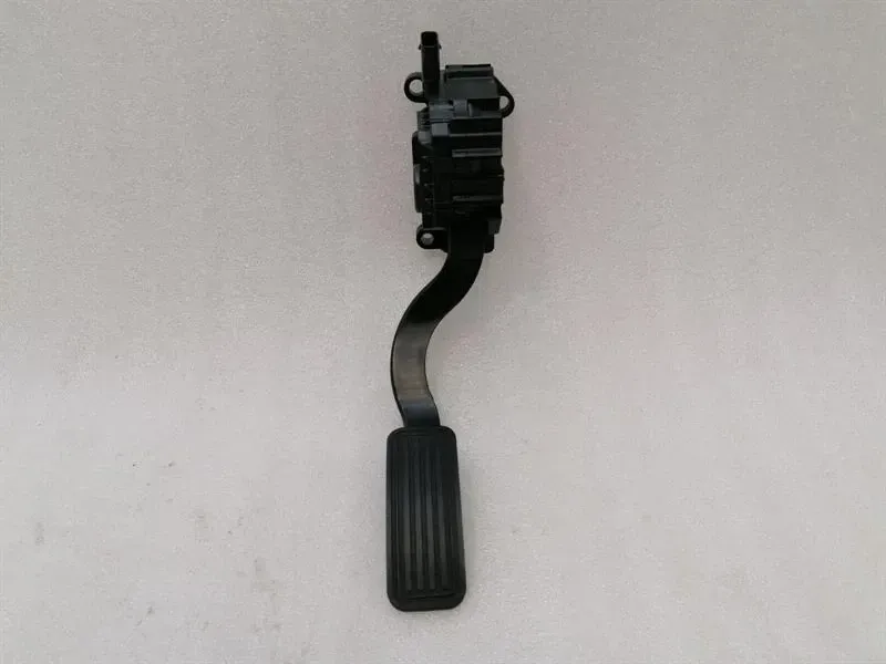Tesla Model 3 Standard Range Throttle Pedal (Electrical) 1011298 Throttle Pedal