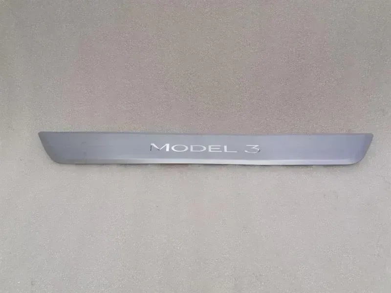 Tesla Model 3 STANDARD RANGE Door Sill 1090844-00-C Entry Bar