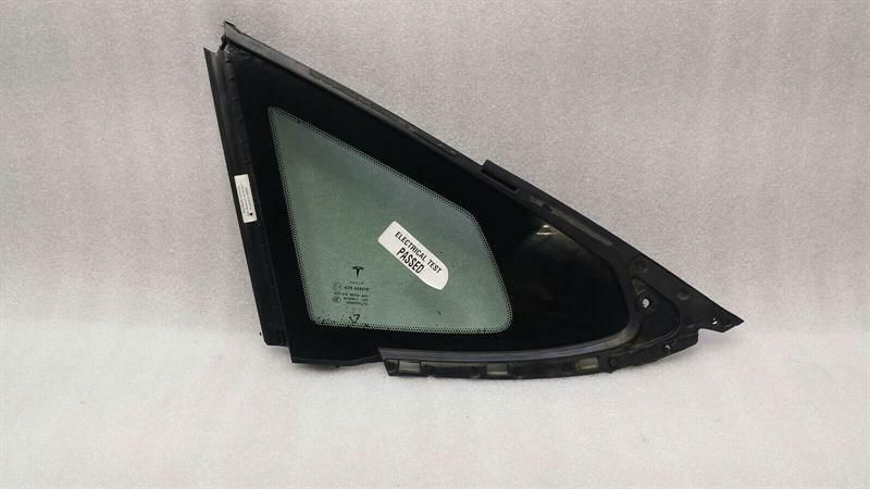 Tesla Model S 75 Left Rear 1/4 Glass 1051820-99-A Door Panel 1/4 Rear Left