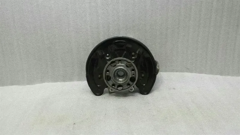 Mercedes C Class W205 Right Rear Hub A2053500241 Wheel Bearing Housing Rear Right