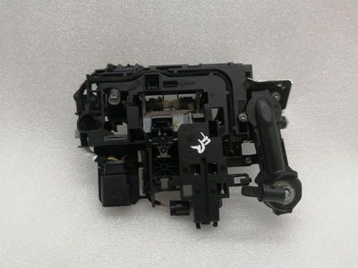 Porsche Taycan 9J priekšējais labās puses durvju roktura turētājs 9J1837886A RIGHT HANDLE RHD