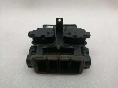 Porsche Taycan 9J Klapa nawiewu powietrza 9J1819110 Nawiewy na deskę rozdzielczą