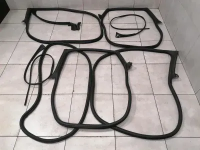 Porsche Taycan 9J dörrtätningssats 9J1833721AY dörrtätningssats + baklucka