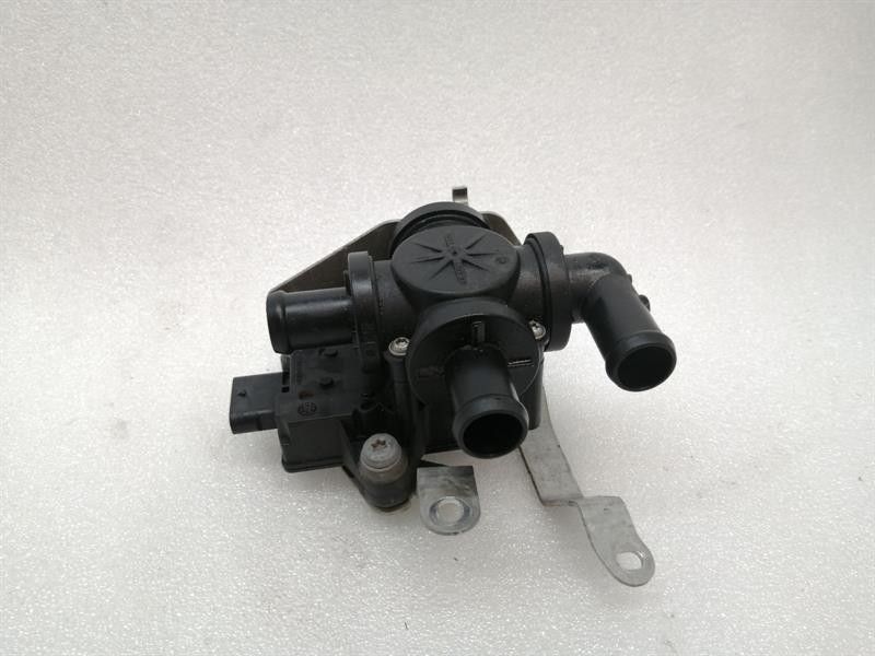 Porsche Taycan 9J heater valve 9J1906459A heater valve