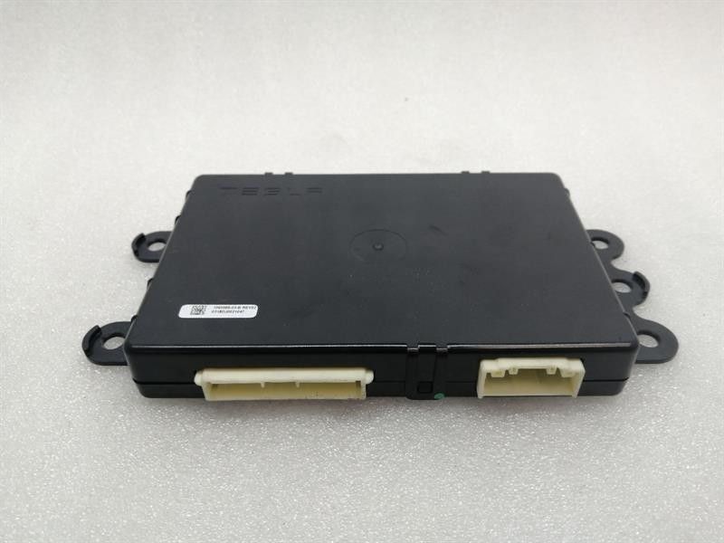 Tesla Model S 100D Electronic module 1060989-03-B ECU AIR SUSPENSION
