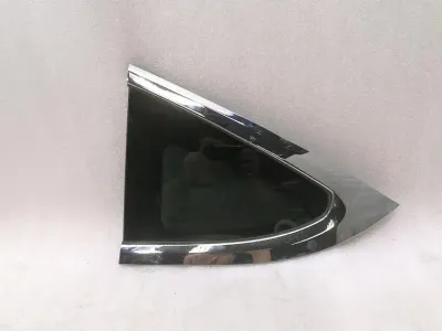 Tesla Model X 75D vänster bak kvartsglas 1034906-85-F Dörrpanel 1/4 bak vänster