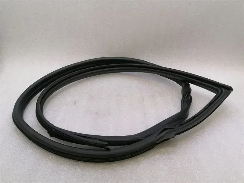 Porsche Cayman 718 Door Seal 98153707502 Left Door Seals