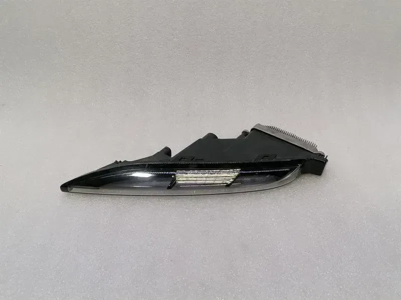 Porsche Macan 95B DRL running light 95B953081B bracket defect daytime running light