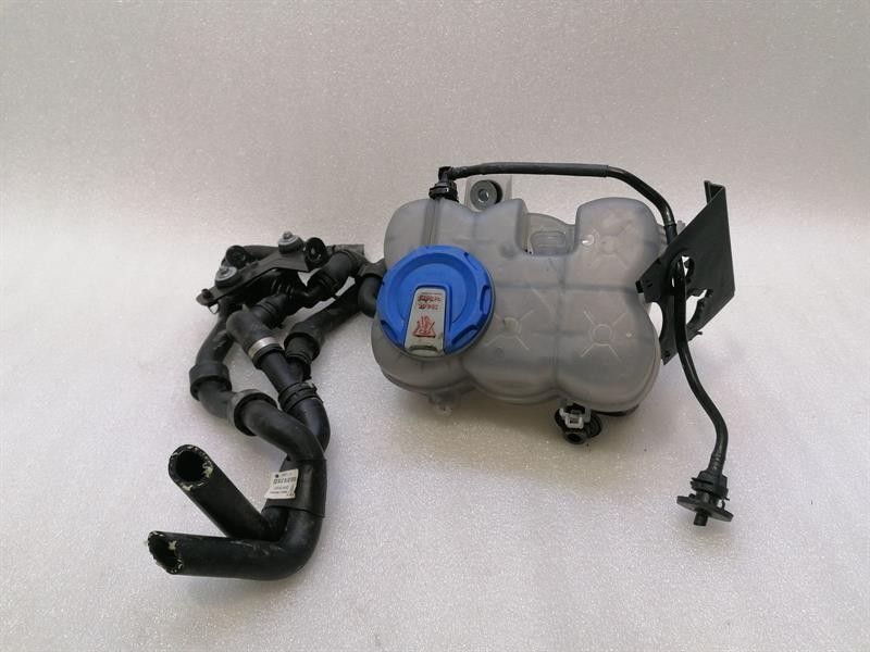 Porsche Macan 95B expansion tank 95B121407B expansion tank cooling water