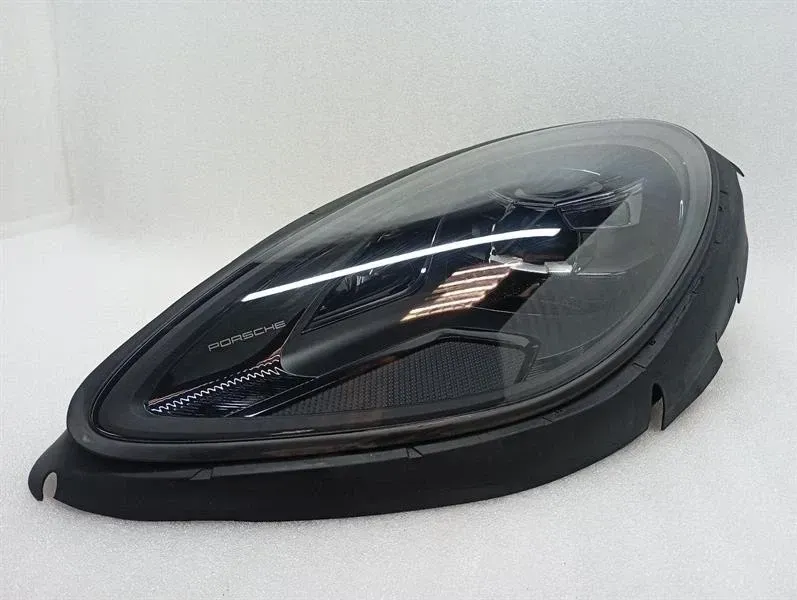 Porsche Macan 95B left head light 95B941009AJ DEFECTS headlight left Black