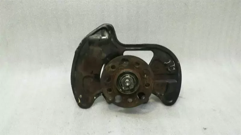 Mercedes C Class W204 FLH Hub A2043320101 Wheel Bearing Housing Front Left
