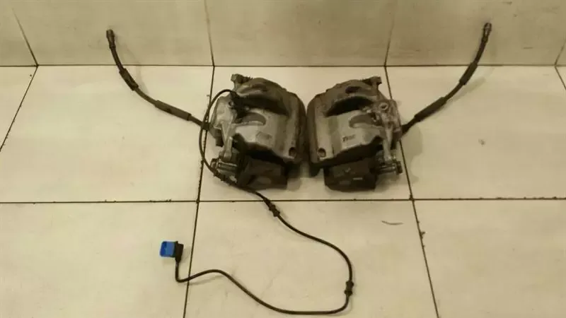 Mercedes hybrid W205 front caliper A2054210381 caliper front left + right