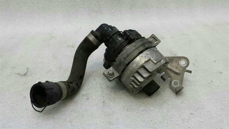 Mercedes C Class W205 Additional Cooling Pump A0005002586 Coolant Pump OM651