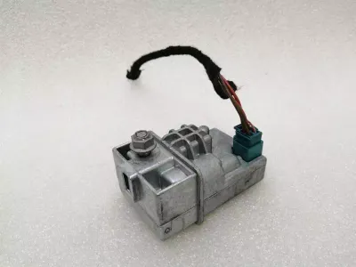 Mercedes C Class W204 Stūres bloķētājs A2045458132 Stūres statņa slēdzene