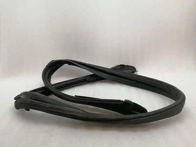 Porsche Boxster 718 vējstikla galvenes blīvējums 98153707704 stiprinājuma blīves profils