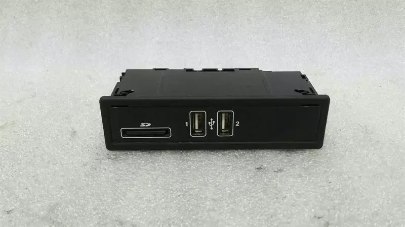 MERCEDES GLC X253 USB Input Module A2058200526 USB Female SD Multimedia