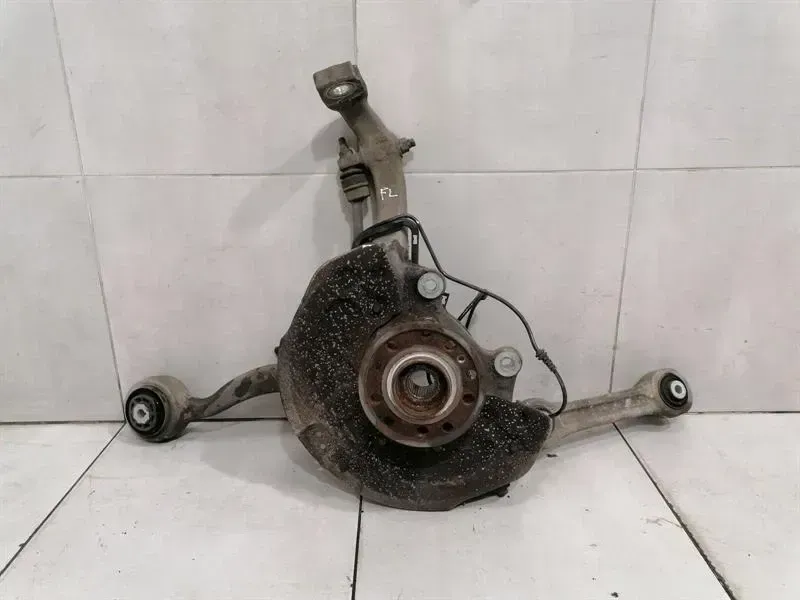 Mercedes C AWD W205 Left Front Hub A2053322700 Wheel Bearing Housing Front Left