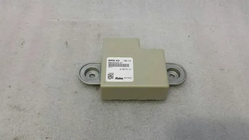 BMW 5 Series F10 528i Amplifier Antenna 6935024 Antenna Amplifier Antenna